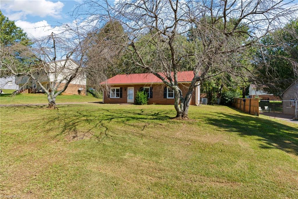 525 Heatherton Lane
