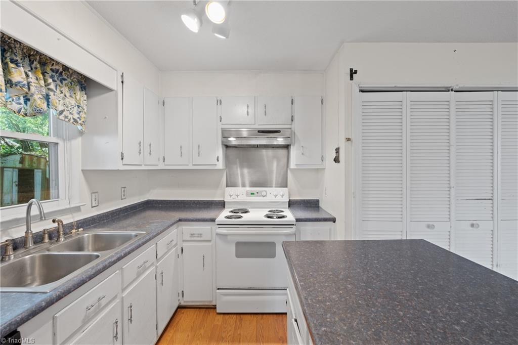 525 Heatherton Lane