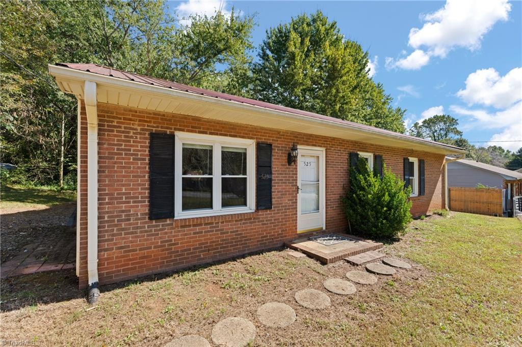 525 Heatherton Lane