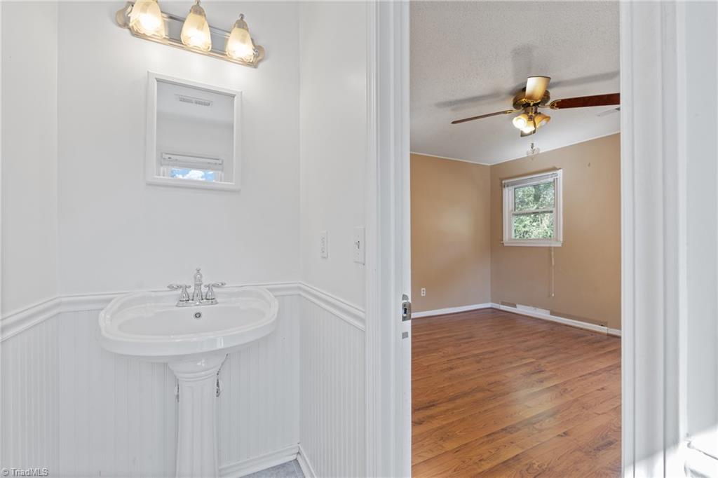 525 Heatherton Lane