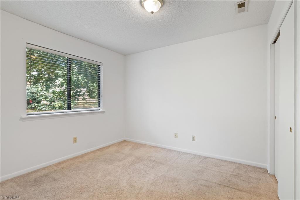 240 Lamplighter Circle, Winston-Salem