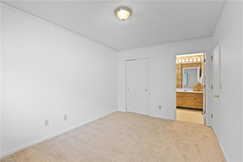 240 Lamplighter Circle, Winston-Salem