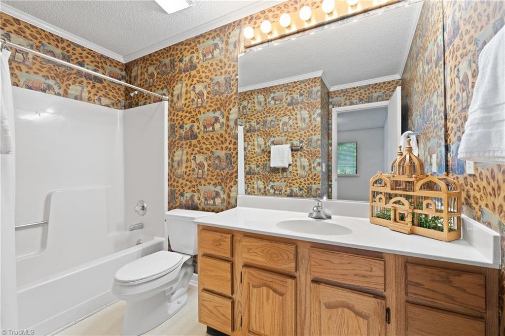 240 Lamplighter Circle, Winston-Salem