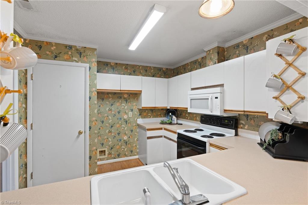 240 Lamplighter Circle, Winston-Salem