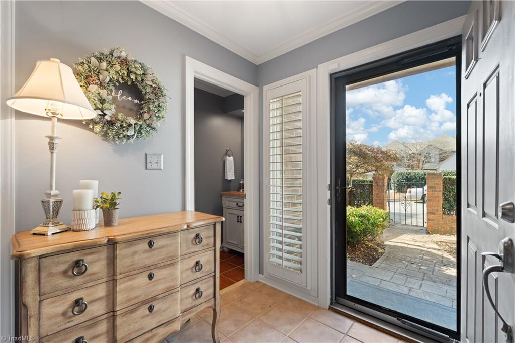 565 Sherwood Hills Drive, Winston-Salem