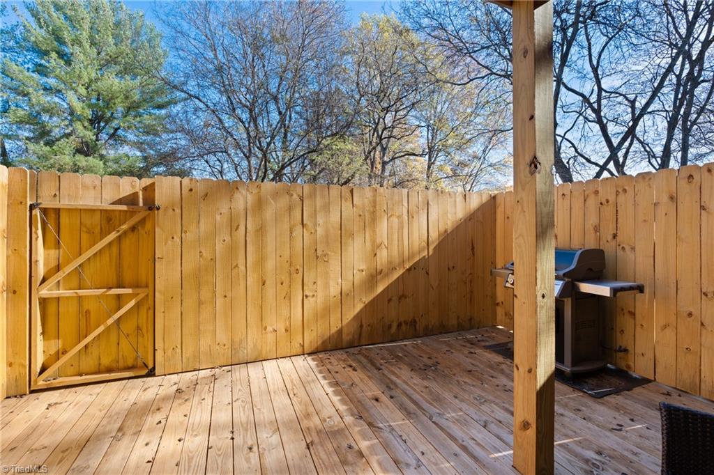 565 Sherwood Hills Drive, Winston-Salem
