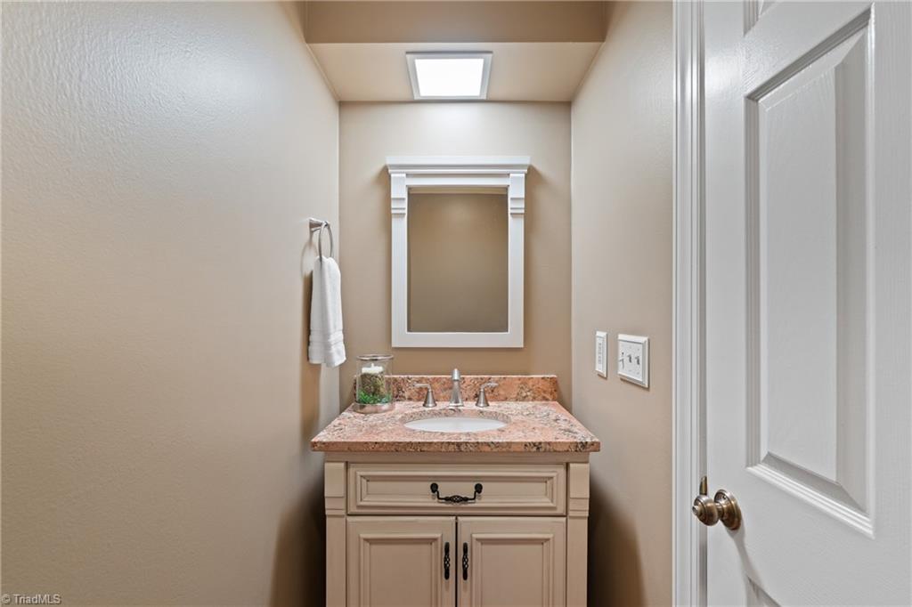 565 Sherwood Hills Drive, Winston-Salem