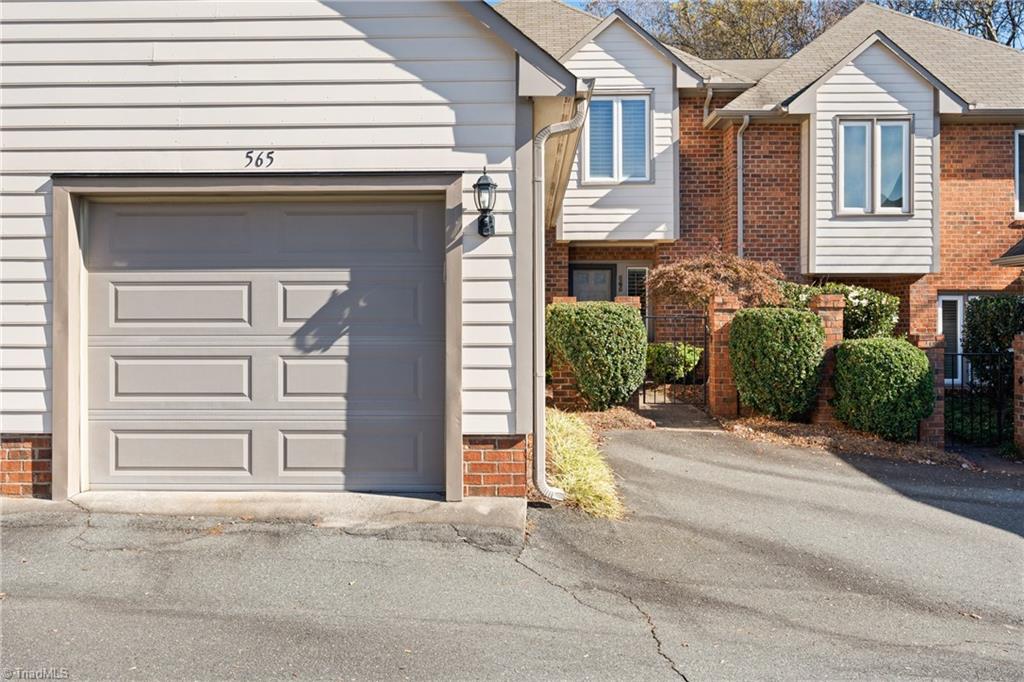 565 Sherwood Hills Drive, Winston-Salem