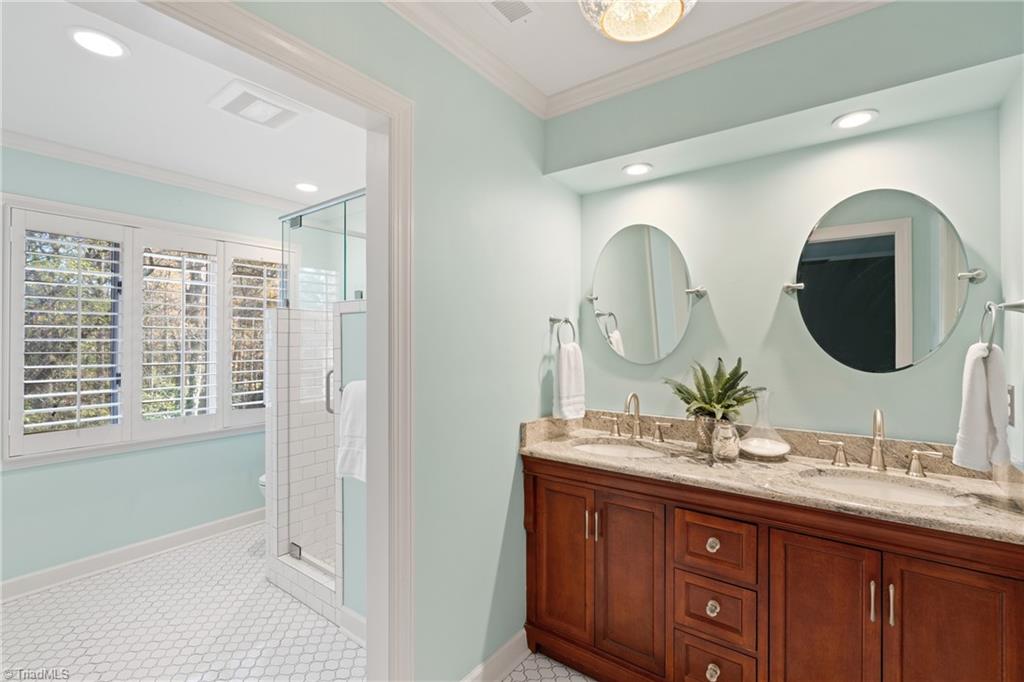 565 Sherwood Hills Drive, Winston-Salem