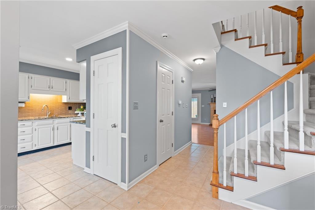 565 Sherwood Hills Drive, Winston-Salem