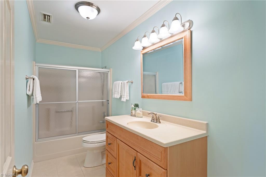 565 Sherwood Hills Drive, Winston-Salem