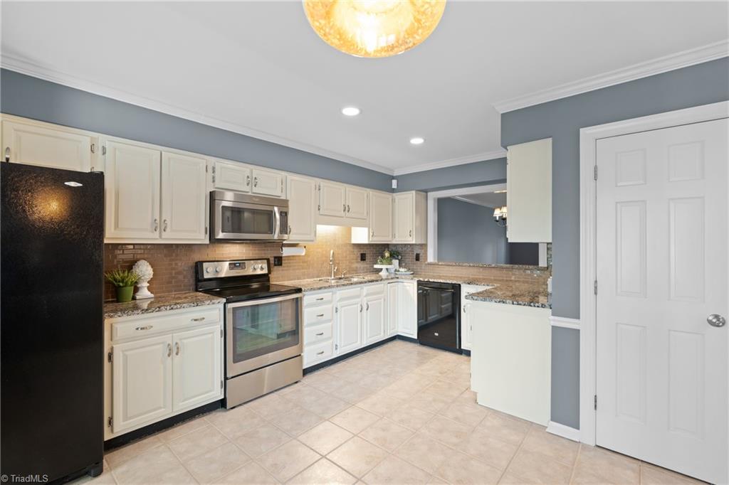 565 Sherwood Hills Drive, Winston-Salem