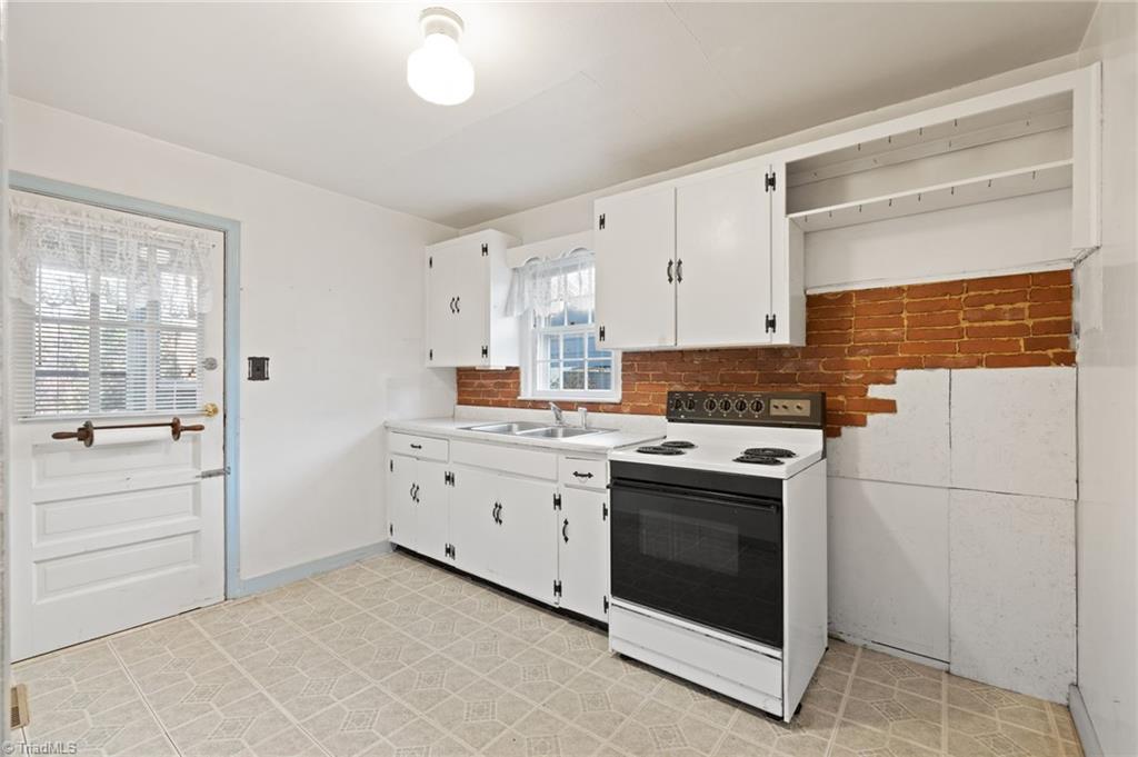 830 Sunset Drive, Winston-Salem