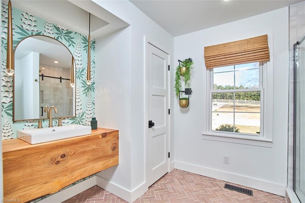 593 Hartman Road, Winston-Salem