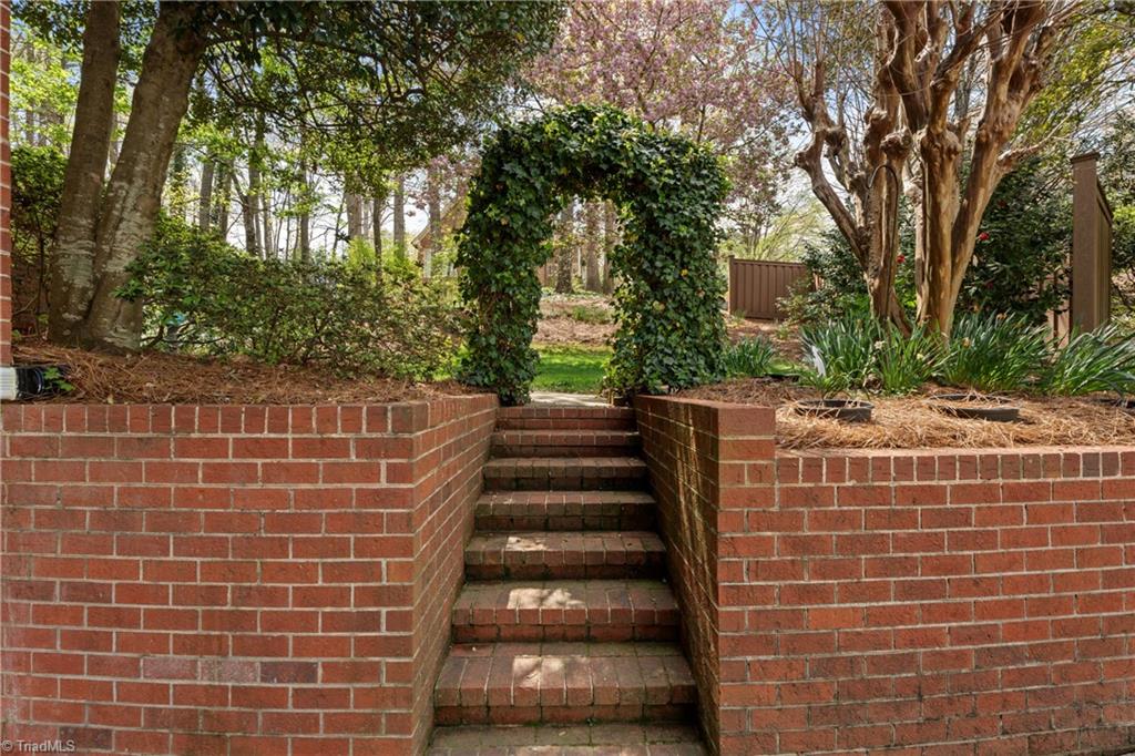 900 Ridge Gate Drive