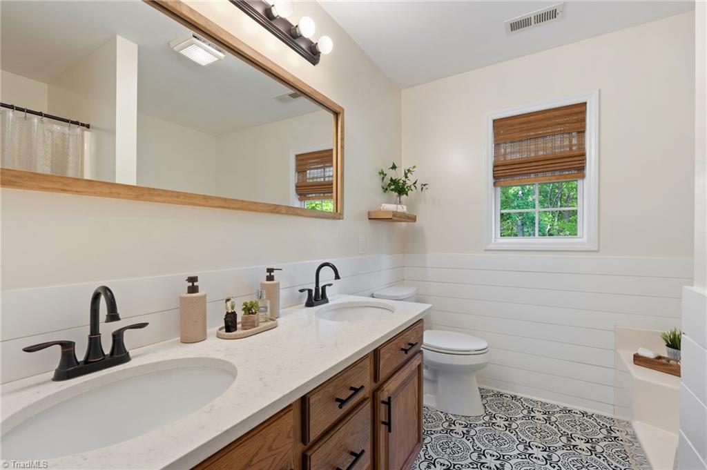 2061 Heidelbury Drive, Winston-Salem
