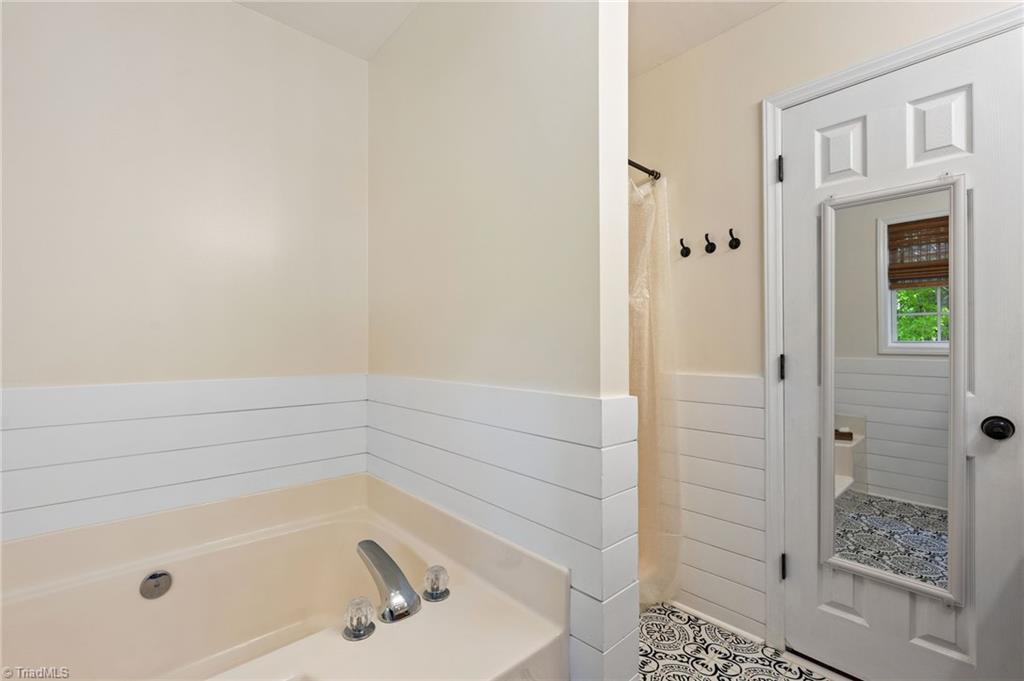 2061 Heidelbury Drive, Winston-Salem
