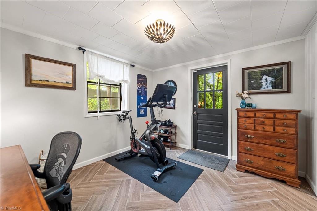 1883 Meadowbrook Drive, Winston-Salem