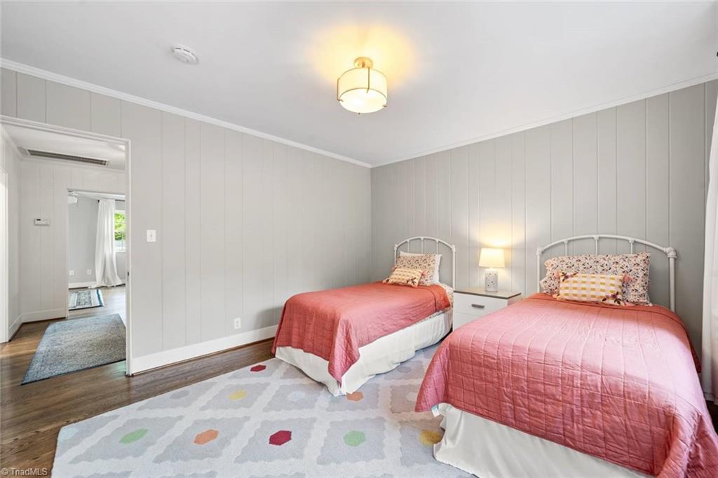 1883 Meadowbrook Drive, Winston-Salem