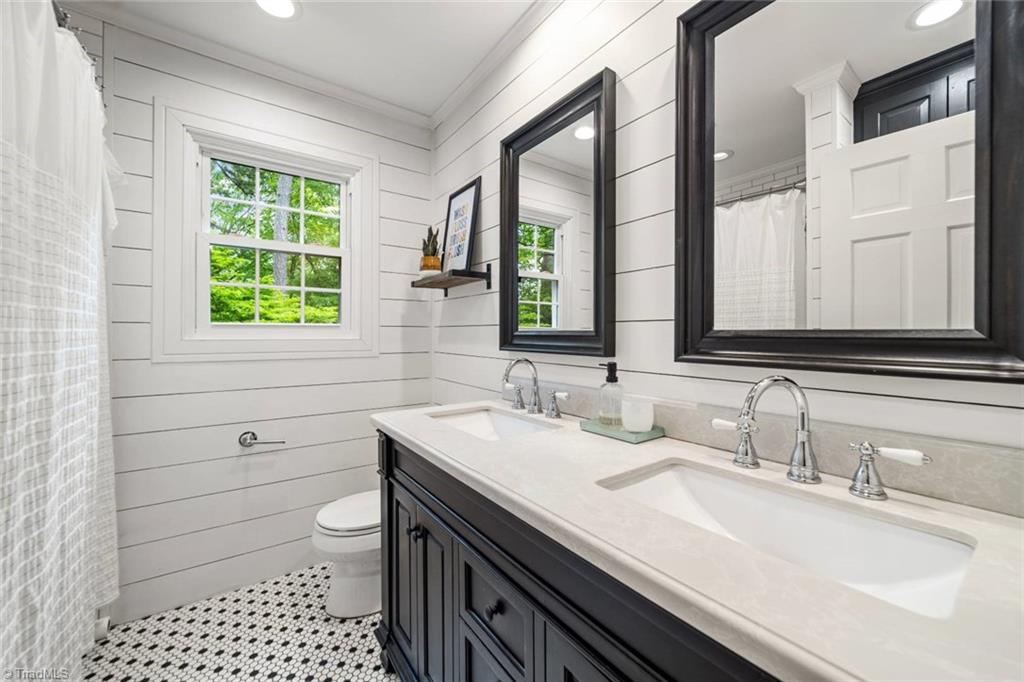 1883 Meadowbrook Drive, Winston-Salem