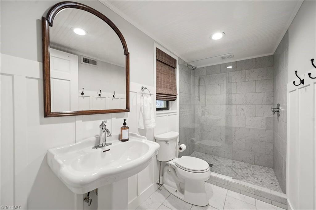 1883 Meadowbrook Drive, Winston-Salem
