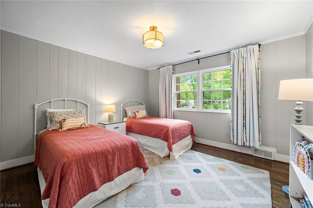 1883 Meadowbrook Drive, Winston-Salem