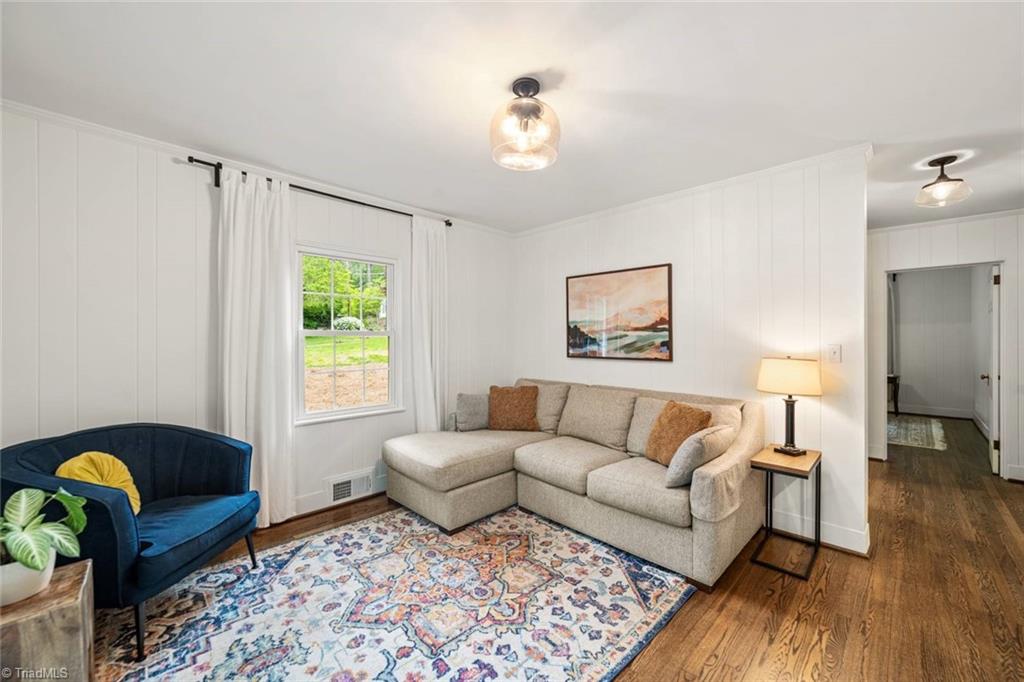 1883 Meadowbrook Drive, Winston-Salem