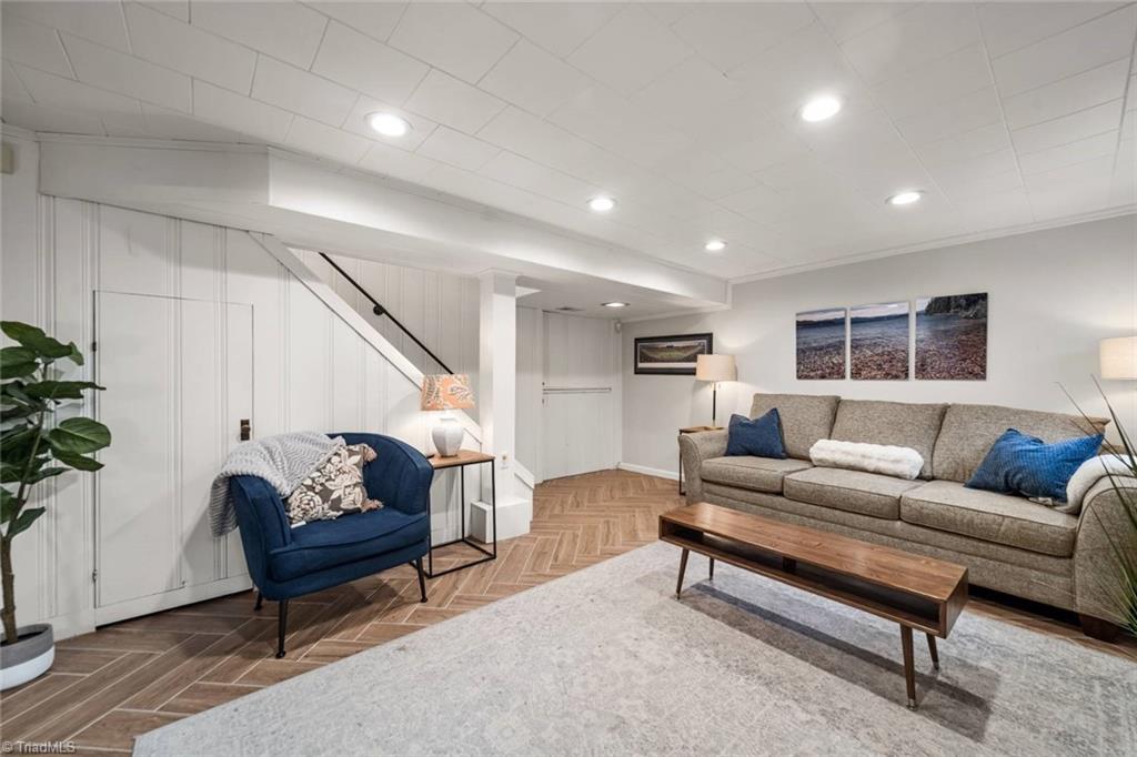 1883 Meadowbrook Drive, Winston-Salem
