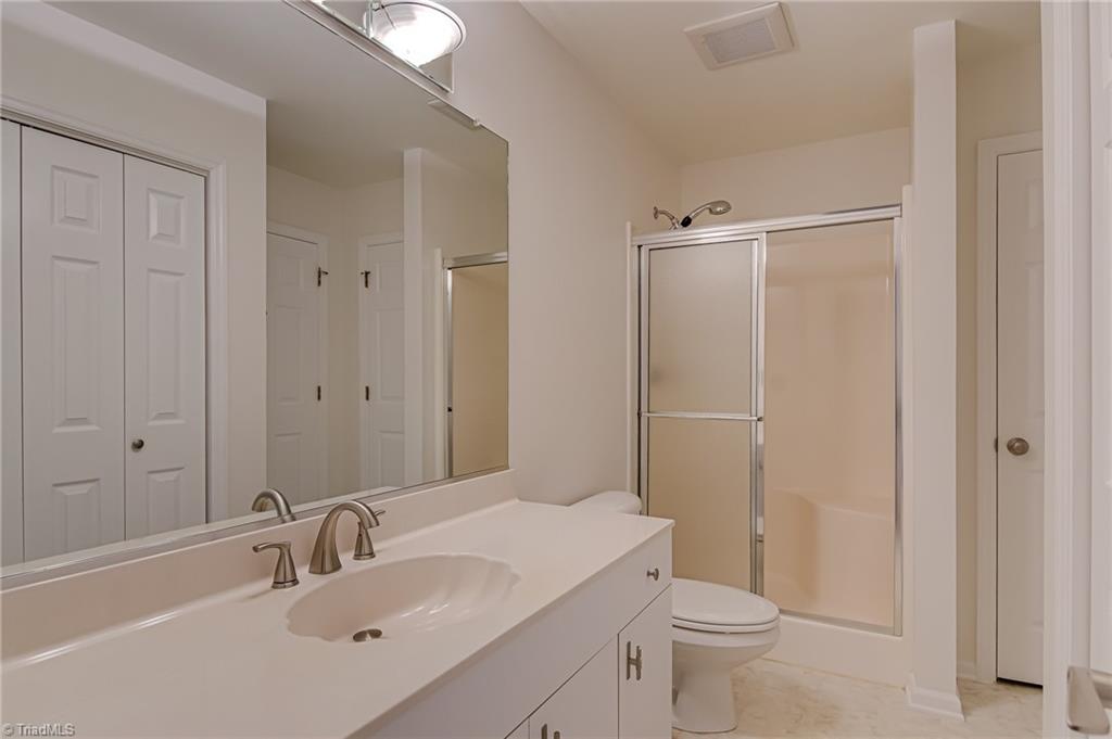 33 Carrisbrooke Lane, Winston-Salem