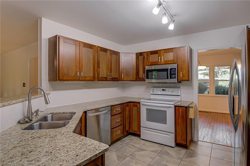 33 Carrisbrooke Lane, Winston-Salem