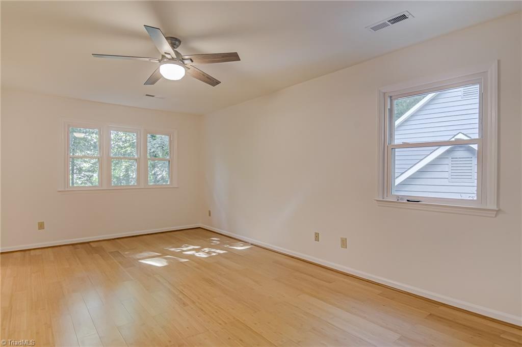 33 Carrisbrooke Lane, Winston-Salem