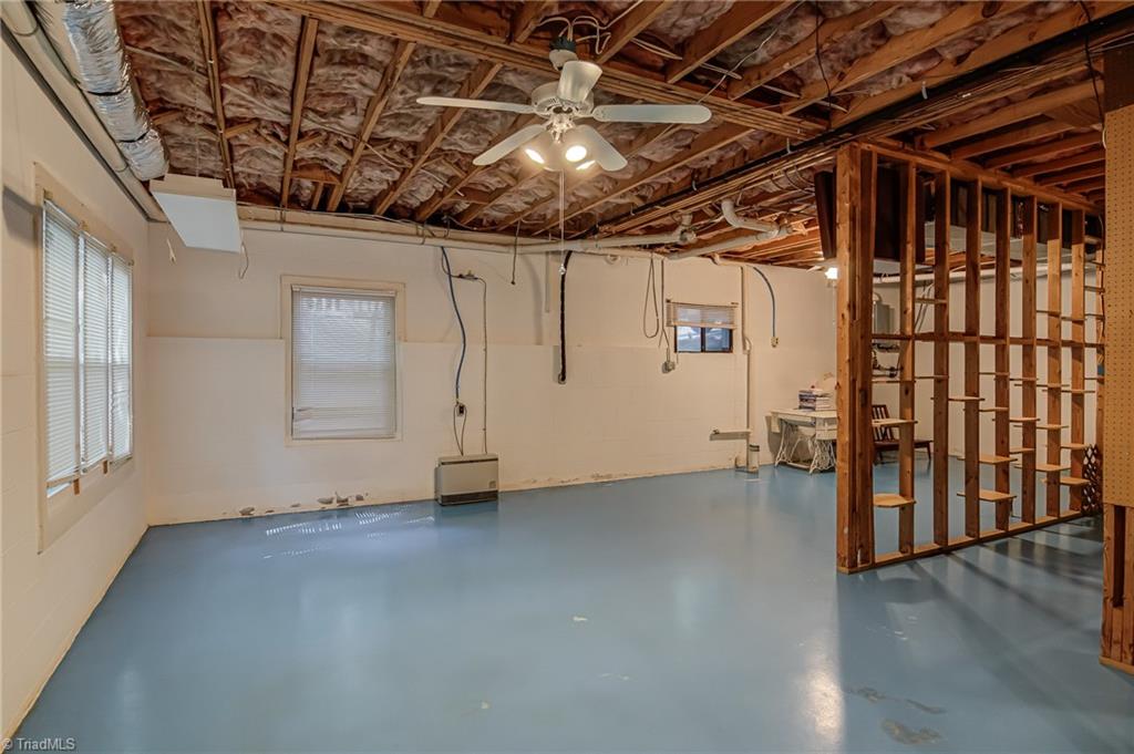 33 Carrisbrooke Lane, Winston-Salem