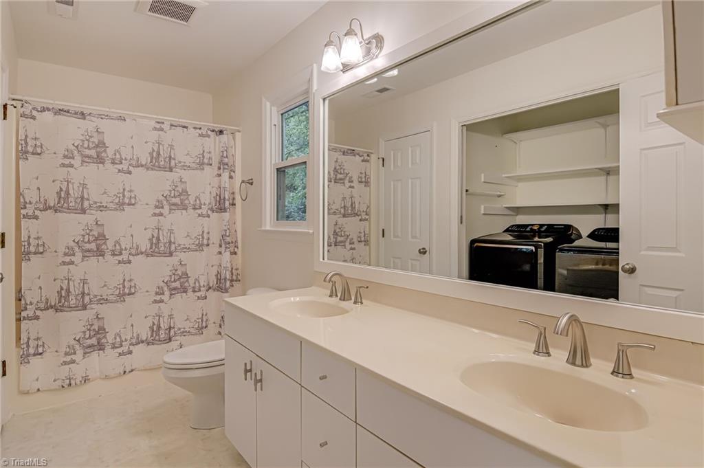 33 Carrisbrooke Lane, Winston-Salem