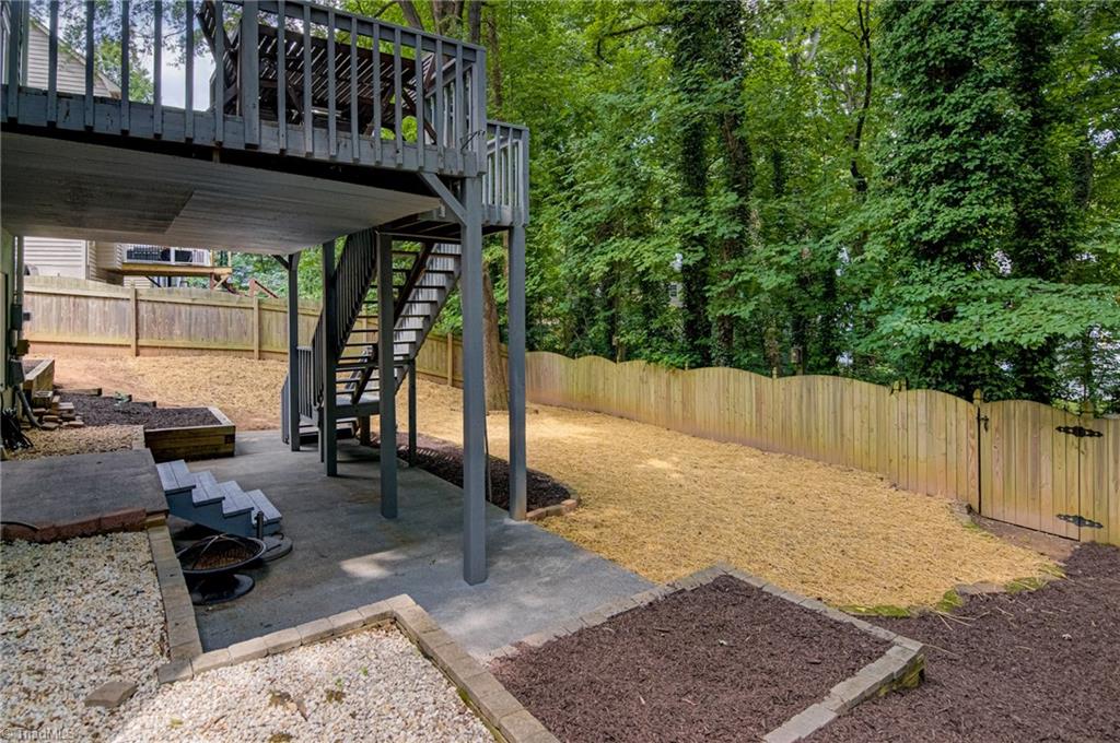 33 Carrisbrooke Lane, Winston-Salem