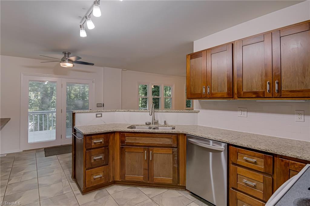 33 Carrisbrooke Lane, Winston-Salem