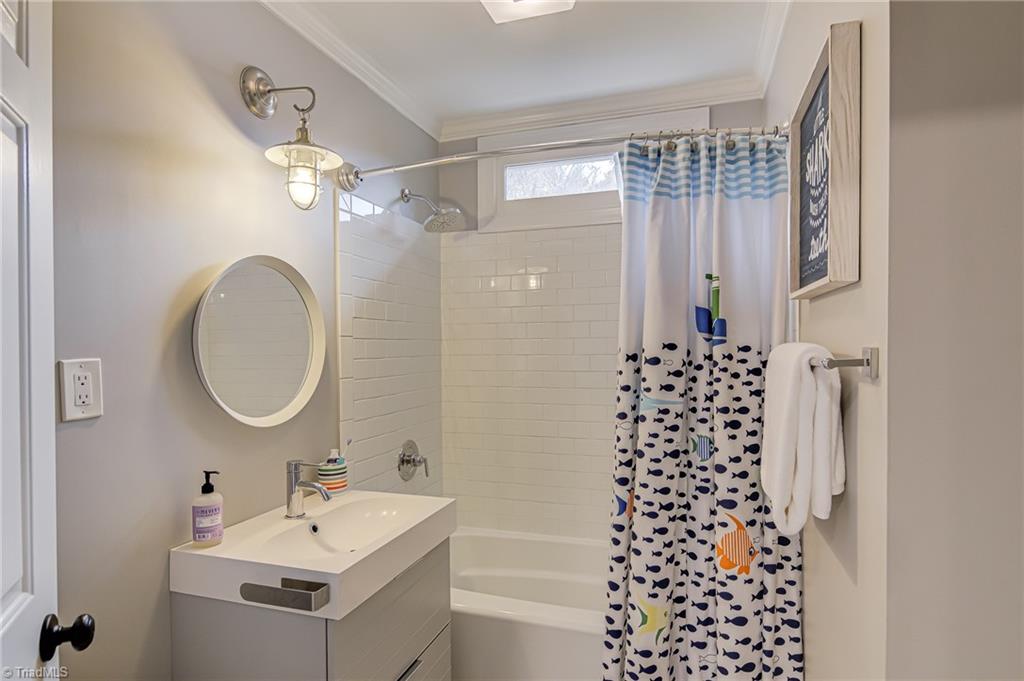 445 Ashbry Run Drive, Winston-Salem