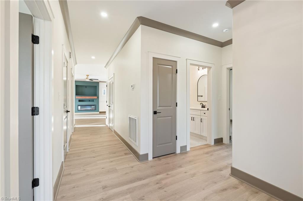 194 N Peace Haven Road, Winston-Salem