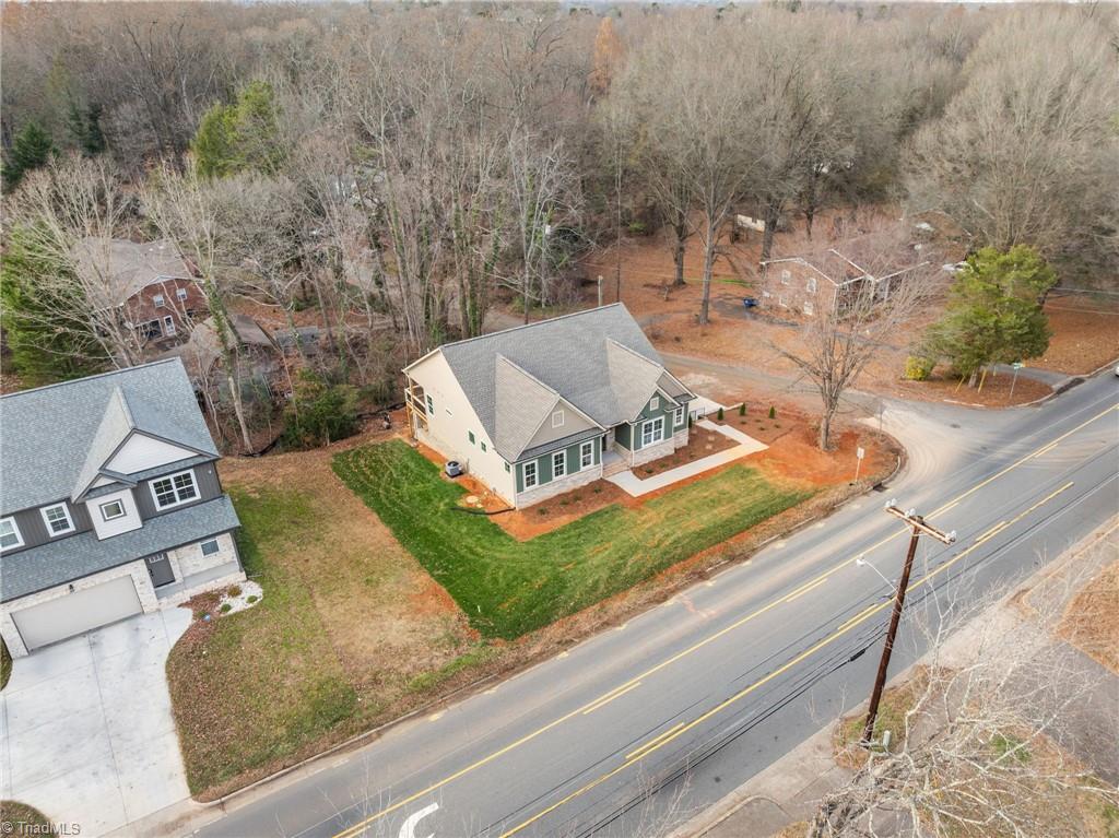 194 N Peace Haven Road, Winston-Salem