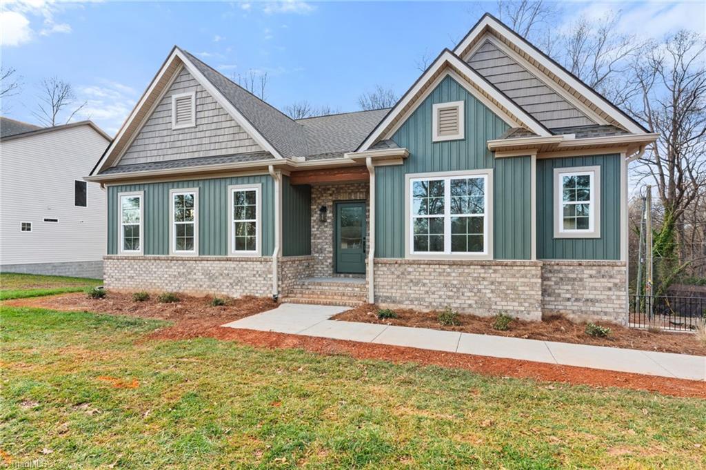 194 N Peace Haven Road, Winston-Salem