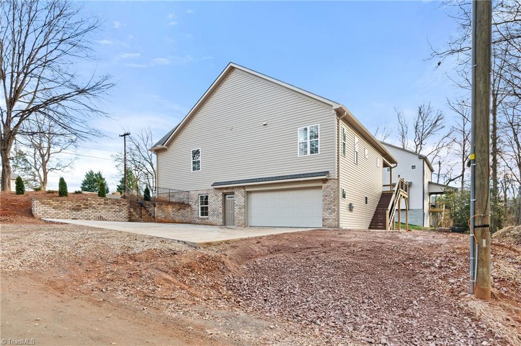 194 N Peace Haven Road, Winston-Salem