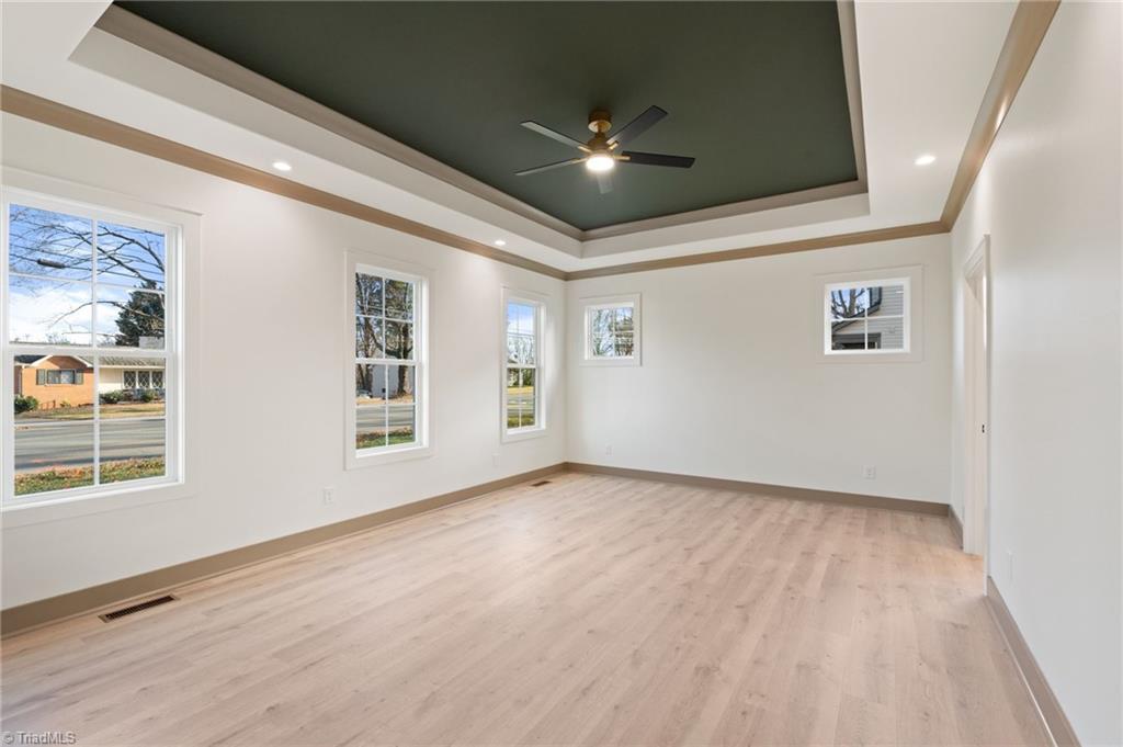 194 N Peace Haven Road, Winston-Salem