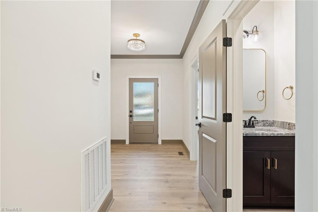 194 N Peace Haven Road, Winston-Salem