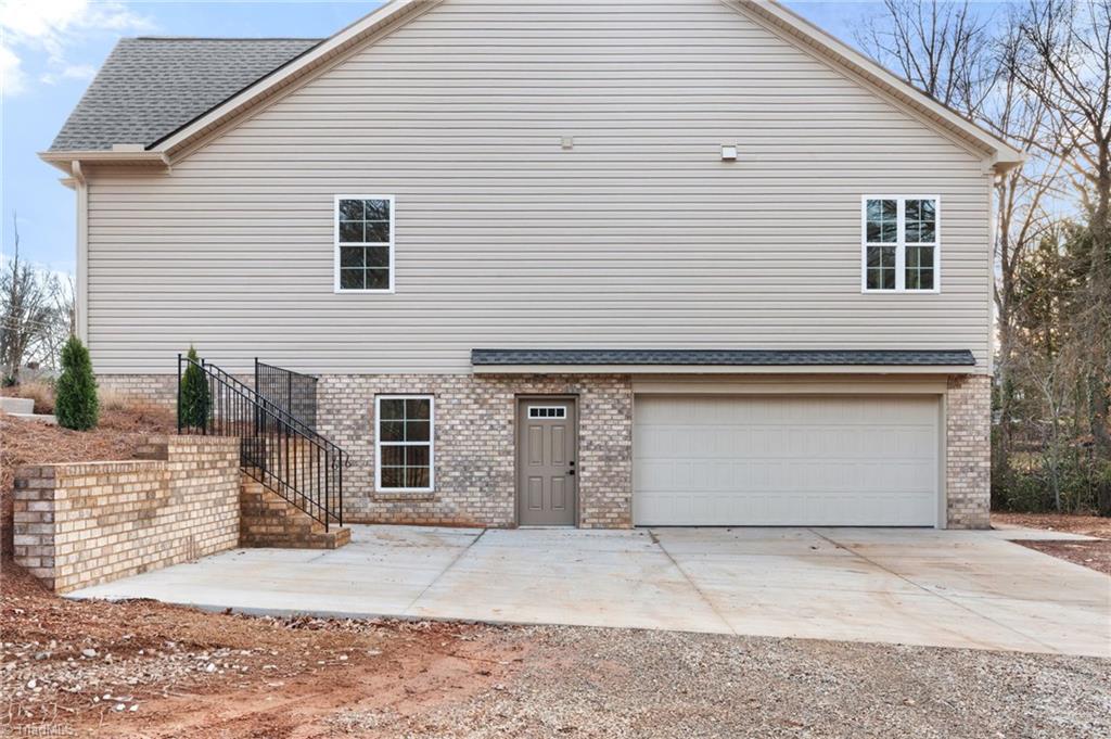 194 N Peace Haven Road, Winston-Salem