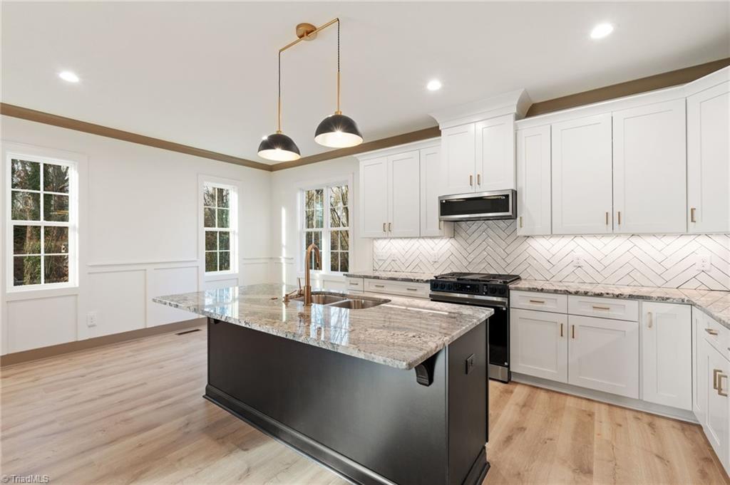 194 N Peace Haven Road, Winston-Salem