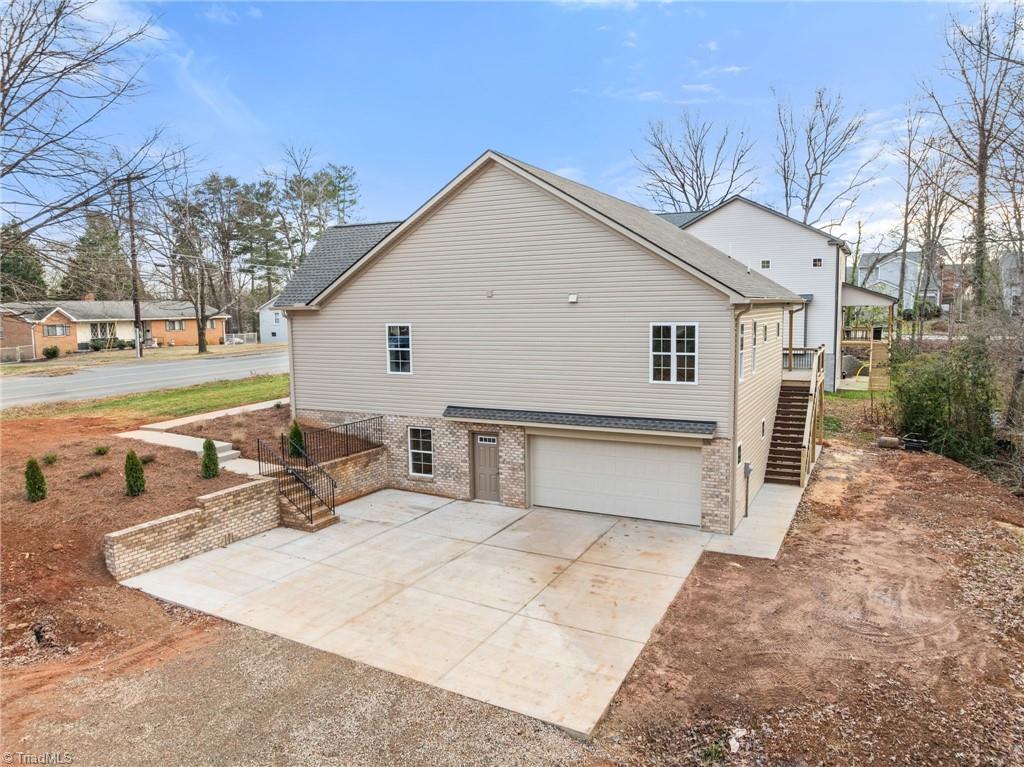 194 N Peace Haven Road, Winston-Salem