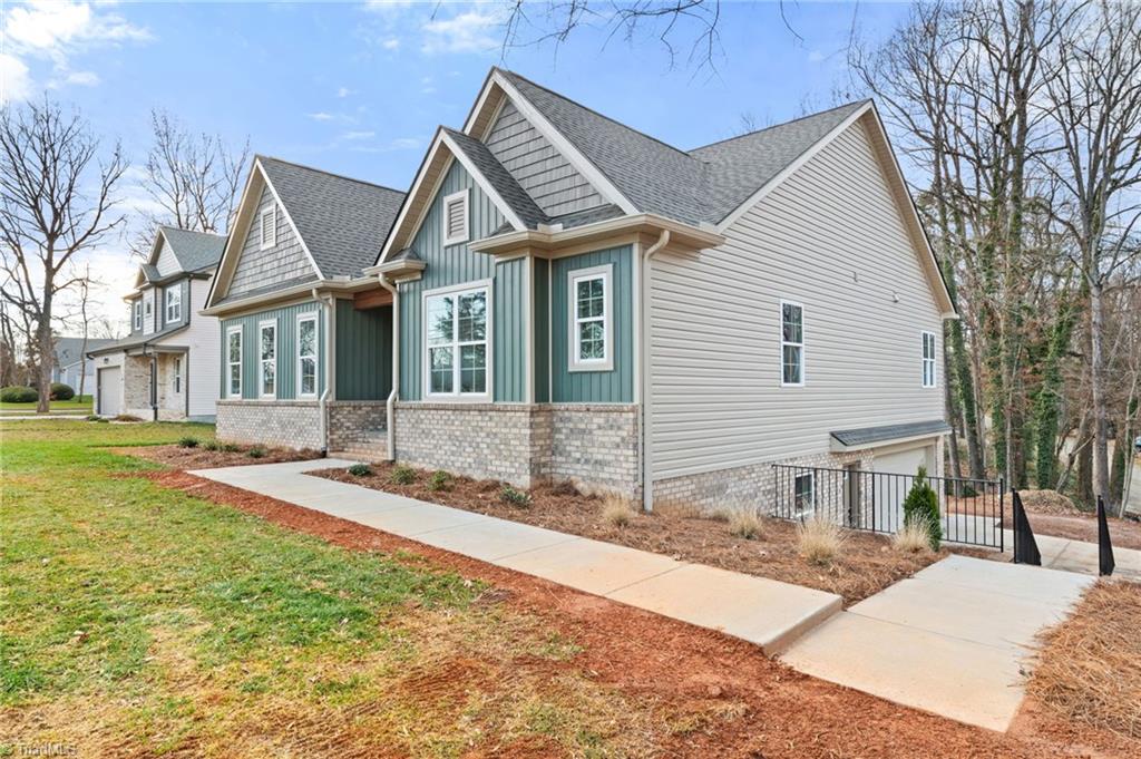 194 N Peace Haven Road, Winston-Salem