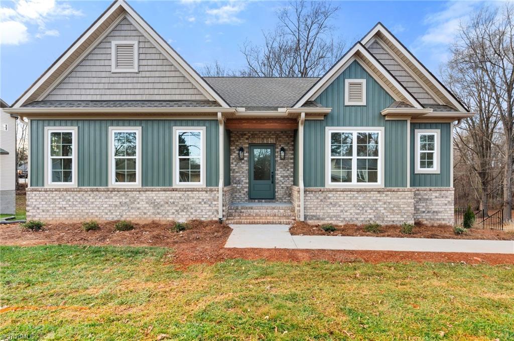 194 N Peace Haven Road, Winston-Salem