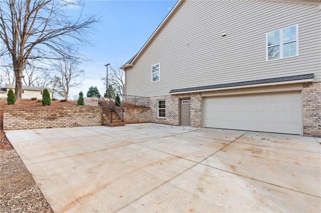 194 N Peace Haven Road, Winston-Salem