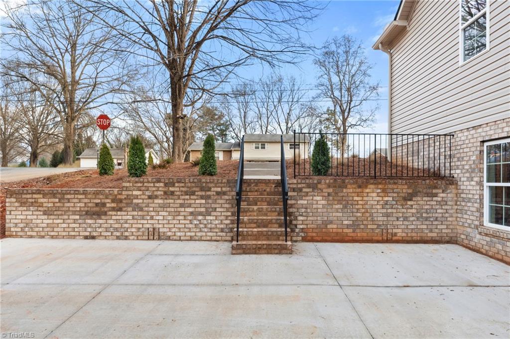 194 N Peace Haven Road, Winston-Salem