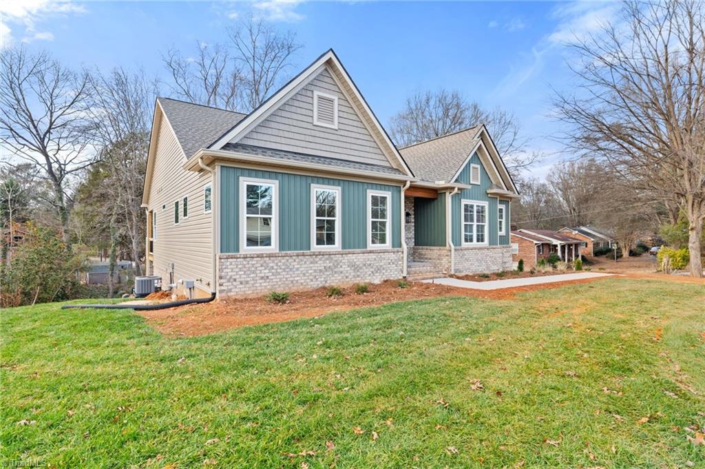 194 N Peace Haven Road, Winston-Salem